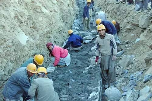 ▲巴基斯坦筑路工人