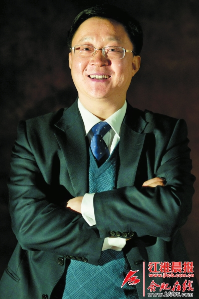 CCTV财经频道12日晚公布“2013CCTV中国经济年度人物”十名获奖人名单，科大讯飞董事长刘庆峰榜上有名，获奖理由是“创新创业”